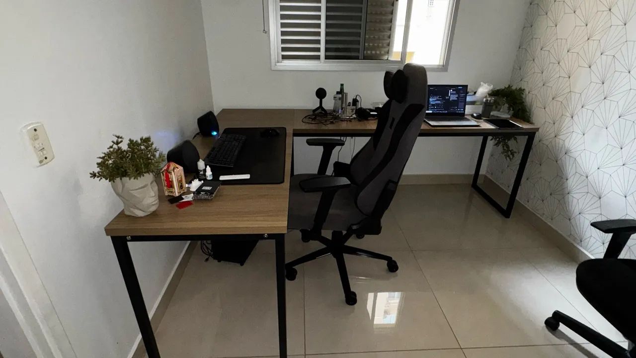 Mesa em módulo MDF planejada