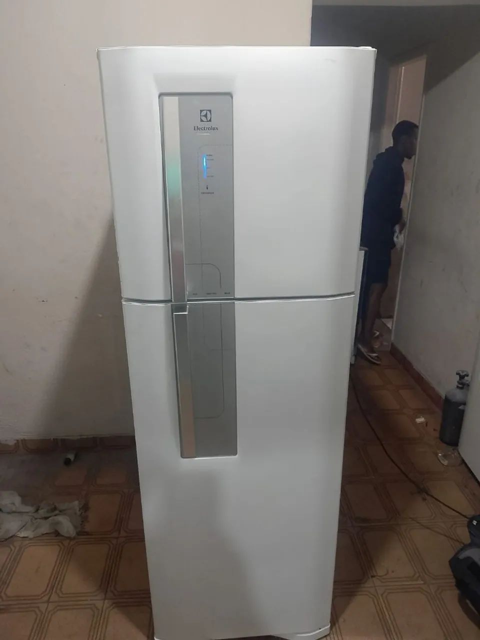 Geladeira Eletrolux semi nova 