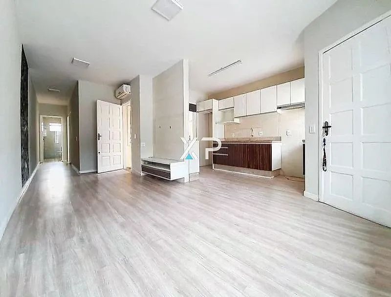 CASA GEMINADA COM TERRENO AMPLO E EDÍCULA - BELA VISTA SJ