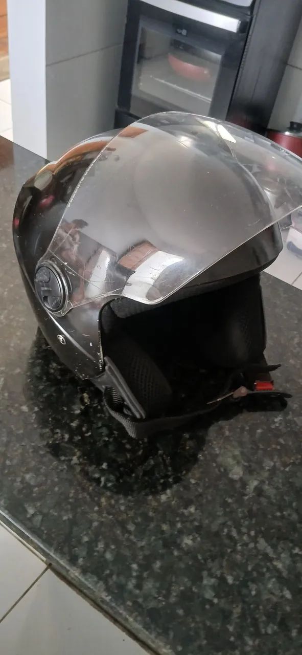 Capacete aberto