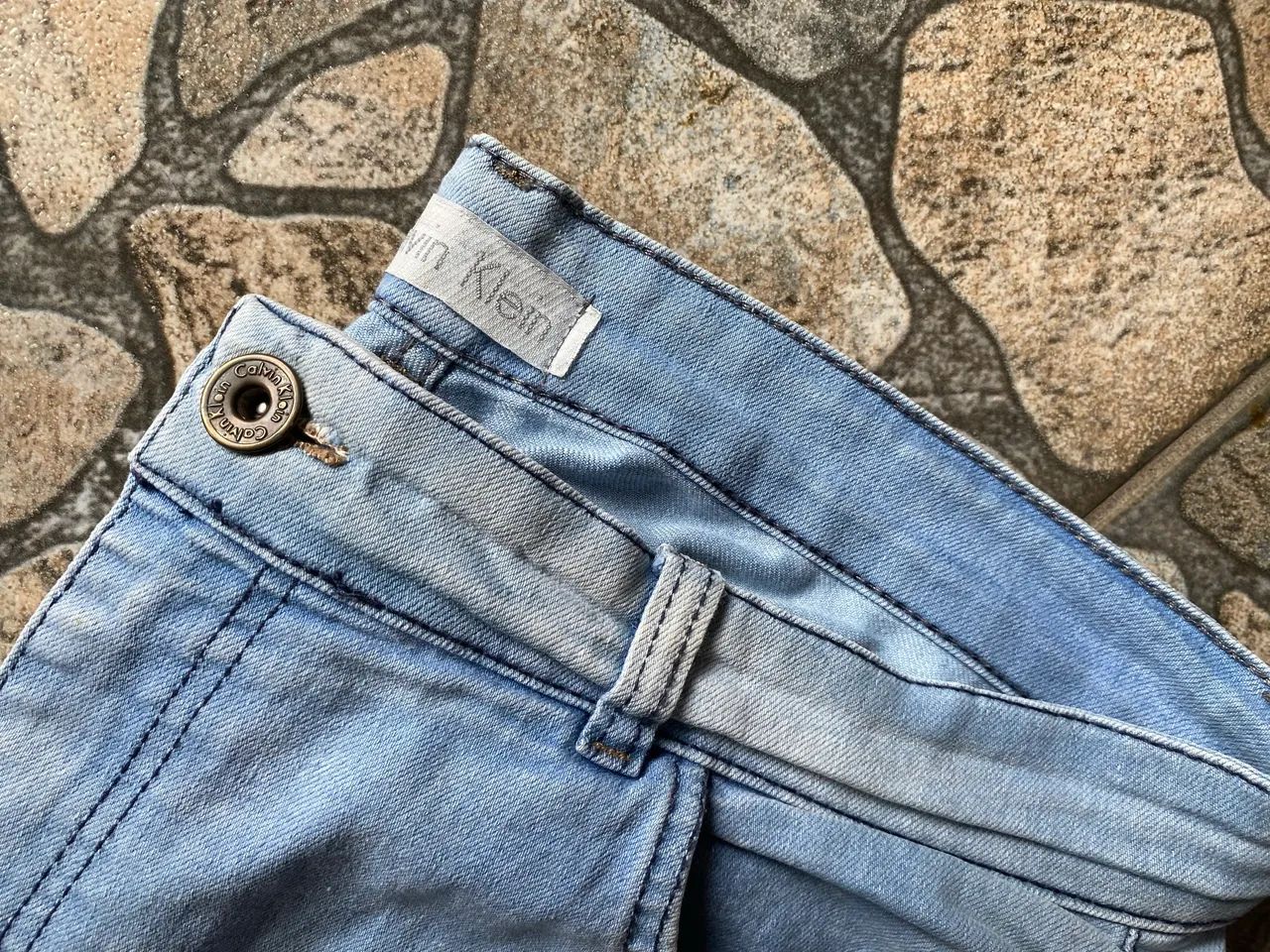 Bermuda Jeans Calvin Klein - Tam. 48 - Foto 2