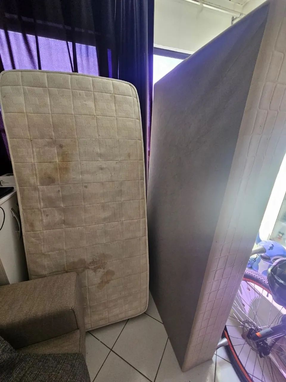 Cama solteiro usada com box - R$ 85