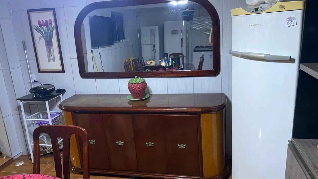 Aparador com espelho 