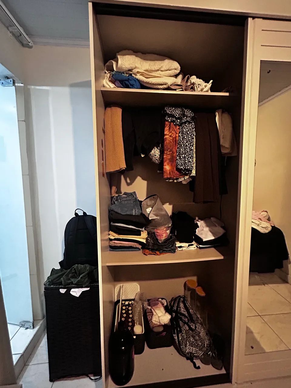 Guarda roupa branco com espelho - Foto 5