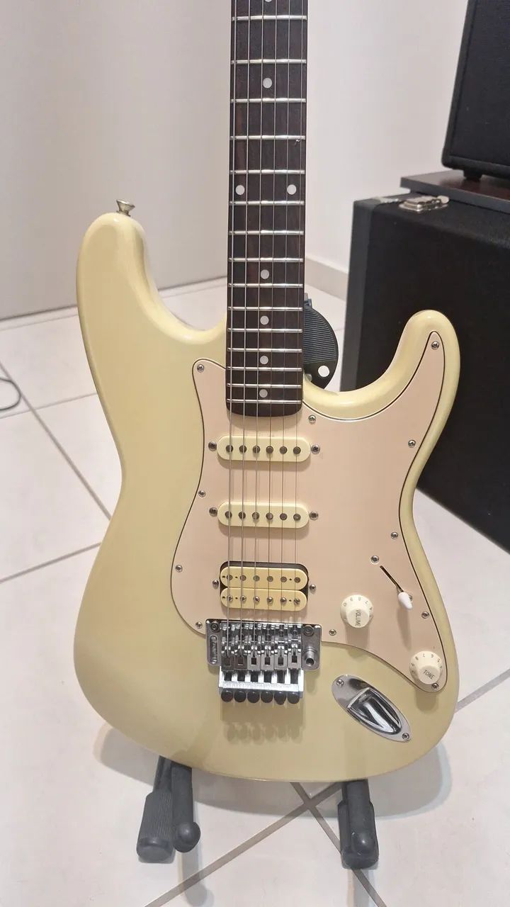 Squier by Fender com Floyd Rose Original