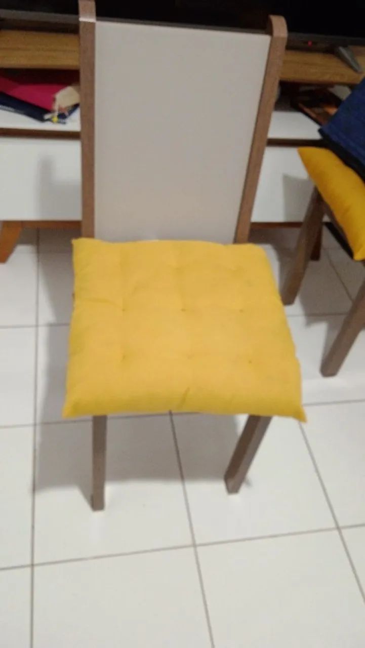 Mesa quadrada com 4 cadeiras  - Foto 3