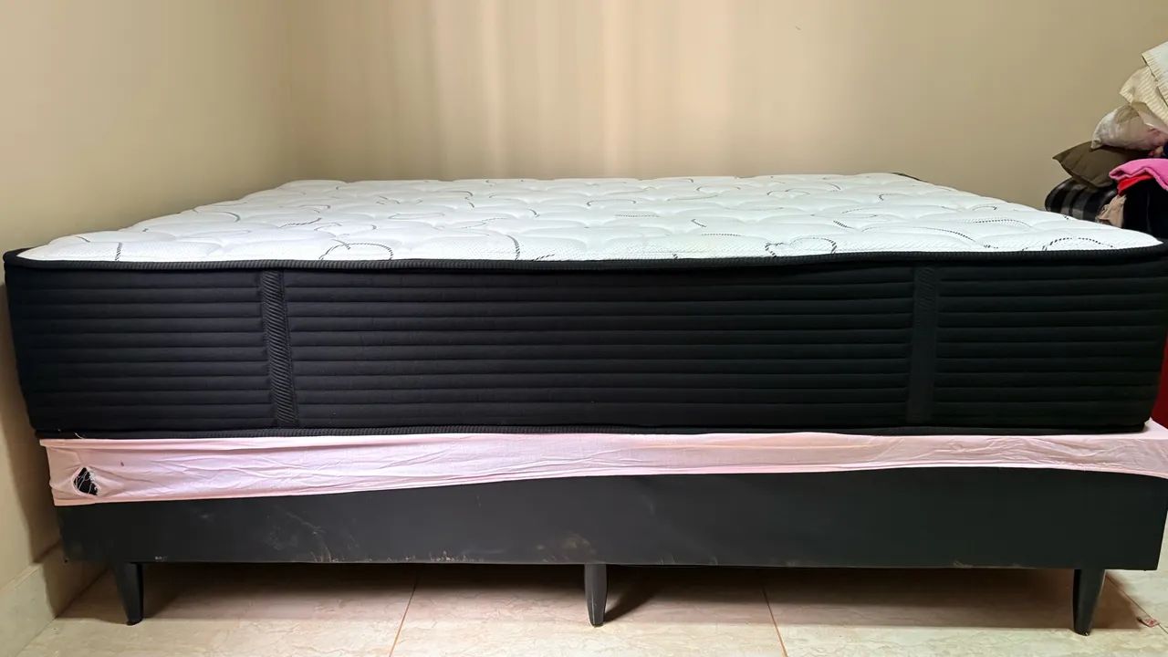 Cama de casal semi nova 