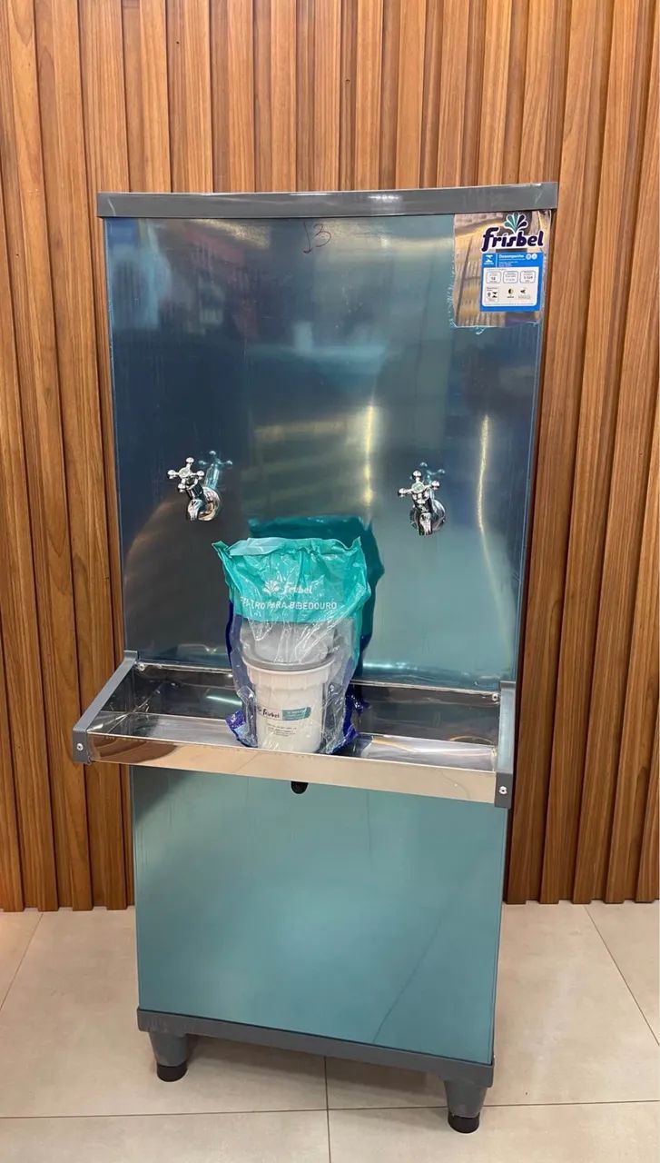 BEBEDOURO FRISBEL COM FILTRO COM CAPACIDADE DE 50 LITROS ?