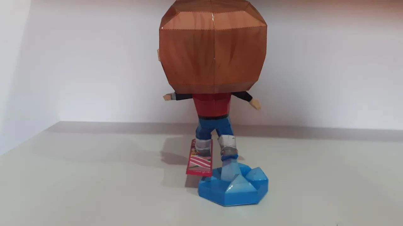 Boneco Funko Marty McFly papercraft  - Foto 5