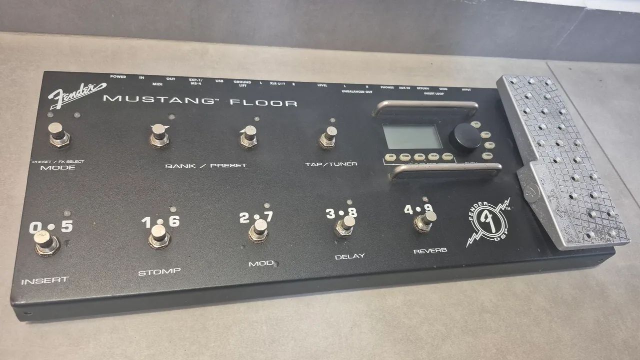 Pedaleira Fender Mustang Floor - Instrumentos musicais - Jardim