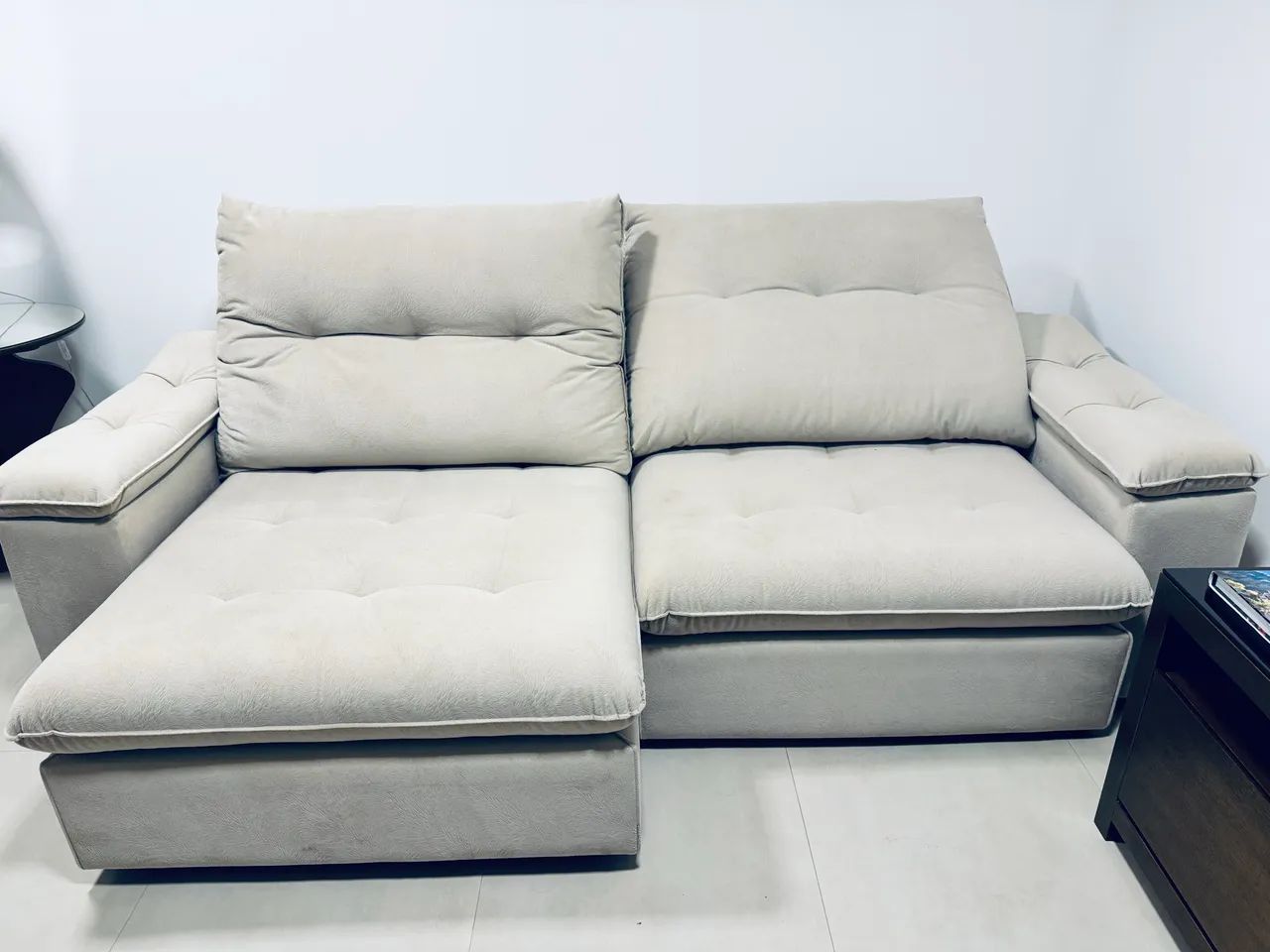 Sofá retrátil e reclinável em suede  - Foto 5