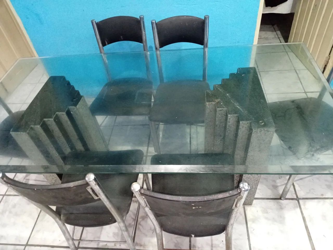 VENSE SE MESA DE JANTAR 2,300mil semi nova ainda 