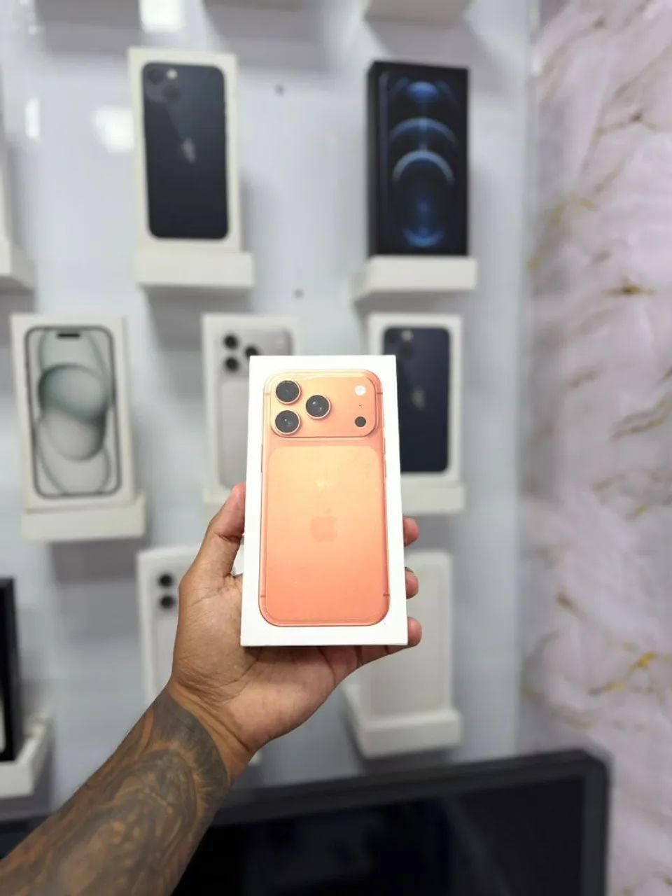 IPHONE 17 PRO 256GB Laranja<br>R$ 8.150,00 TOP