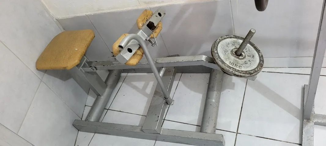 Vende-se panturrilheira sentada.