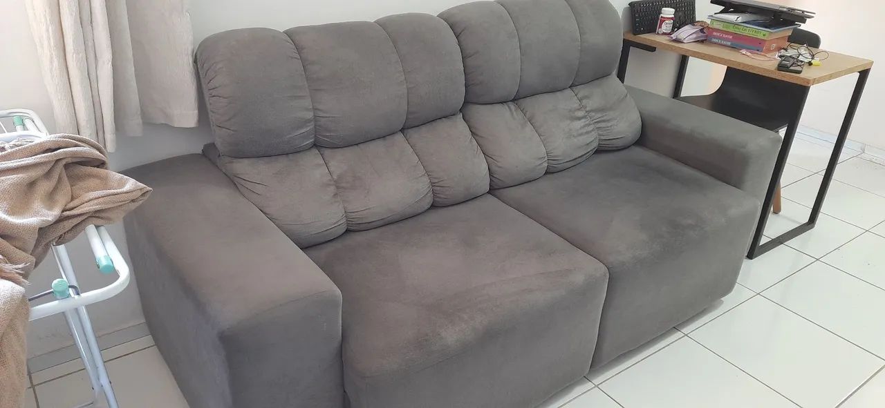 Sofá retrátil de três lugares. - Foto 2