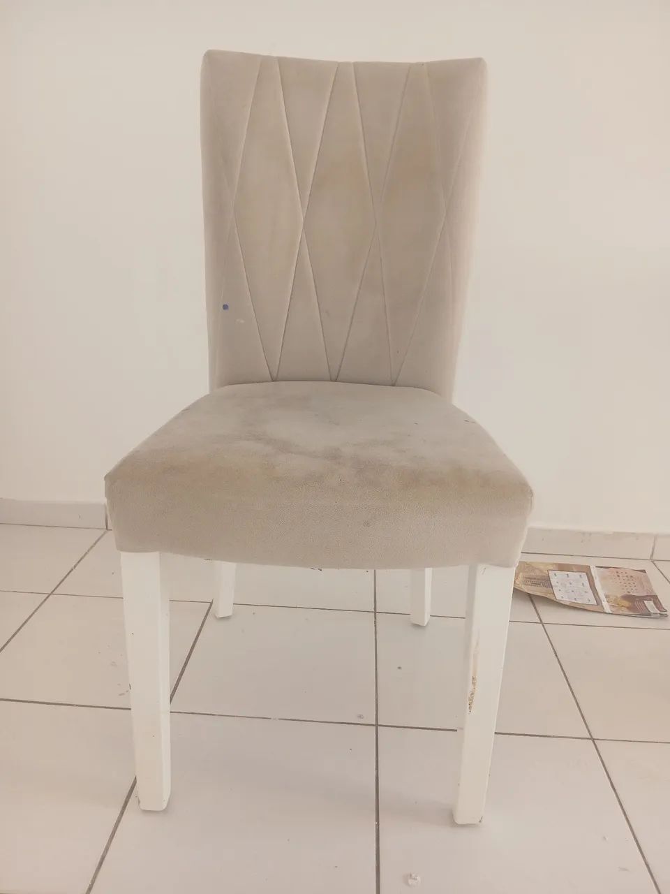 2 Cadeiras Estofadas de Encosto Alto - R$ 100 cada - Foto 4