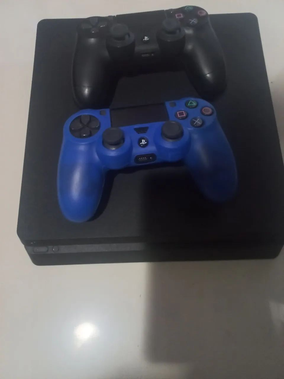 Ps4 slim/ 2 controles