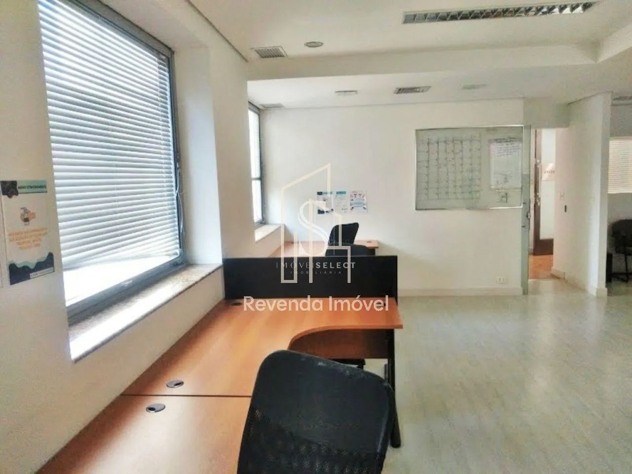 EDIFÍCIO ARRUDA BOTELHO EM PINHEIROS - CONJUNTO COMERCIAL DE 95M² COM 5 VAGAS.
