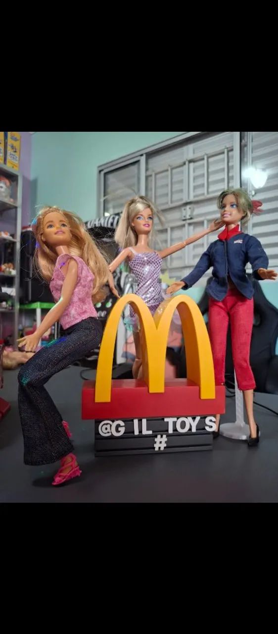Boneca Barbie pernas articulada com roupas e sapatos bem conservada  - Foto 3