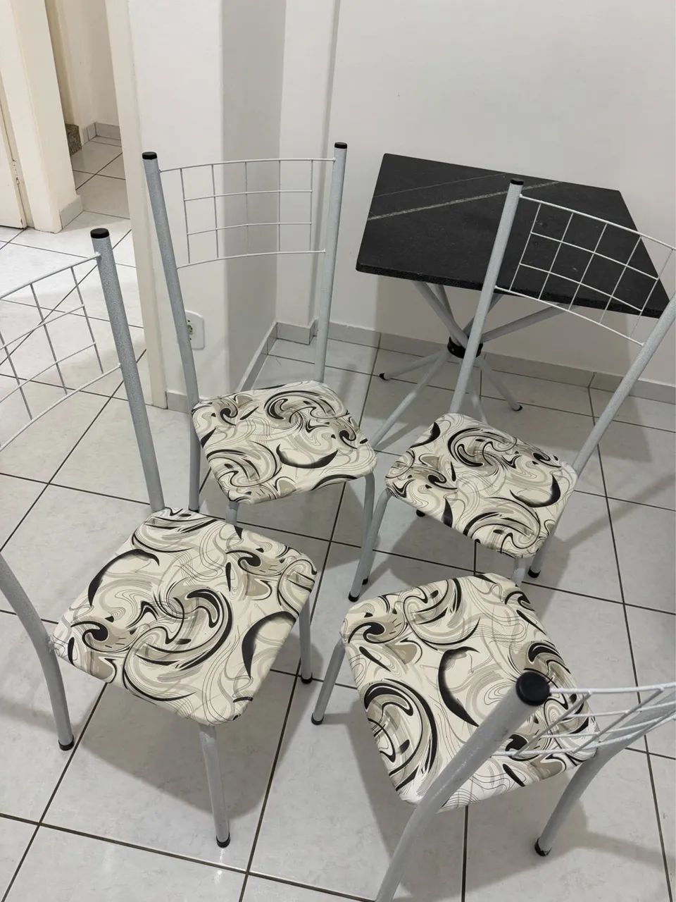Mesa com 4 cadeiras - Foto 2