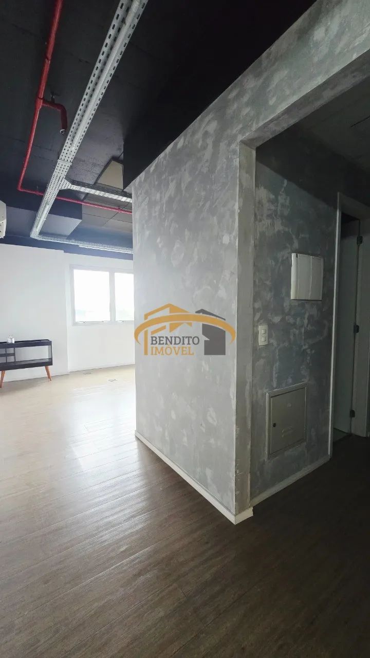 Conjunto comercial com 4 salas, 2 banheiros, sacadas, 4 vagas de garagem, Centro, próximo  - Foto 3