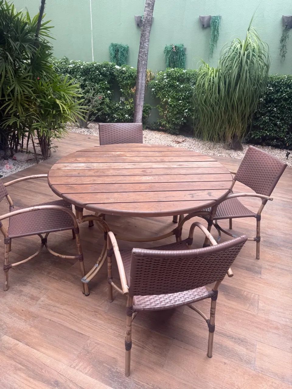 Mesa de varanda com cadeiras 