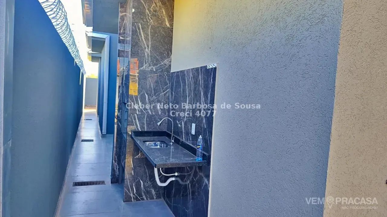 IMÓVEL COM SUÍTE, ESPAÇO GOURMET E SOBRA DE TERRENO AOS FUNDOS - Foto 4