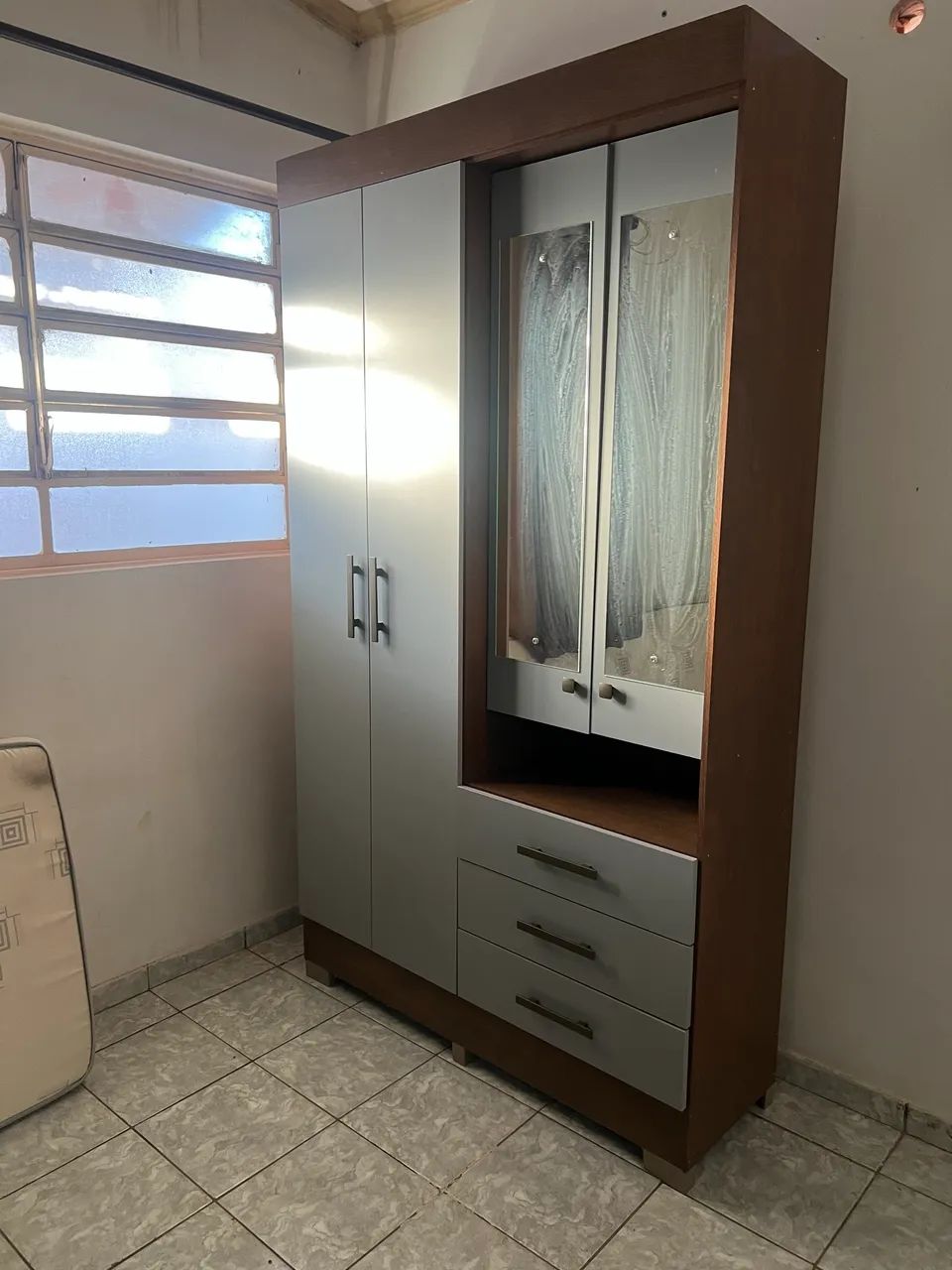 Vendo guarda roupa 4 portas 