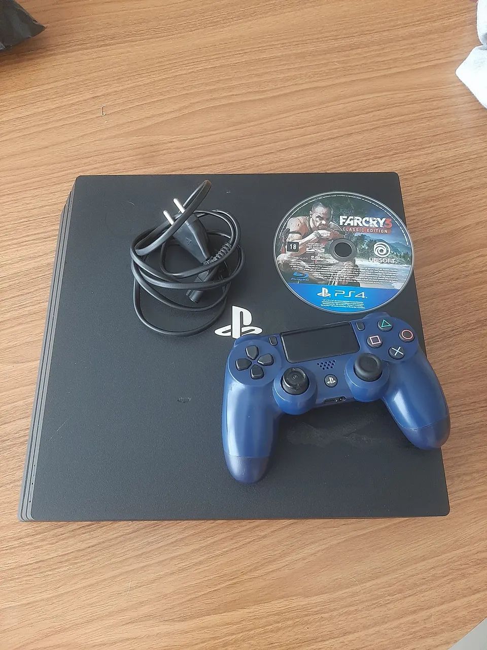 PS4 Pro 1tb perfeito funcionando tudo 100%