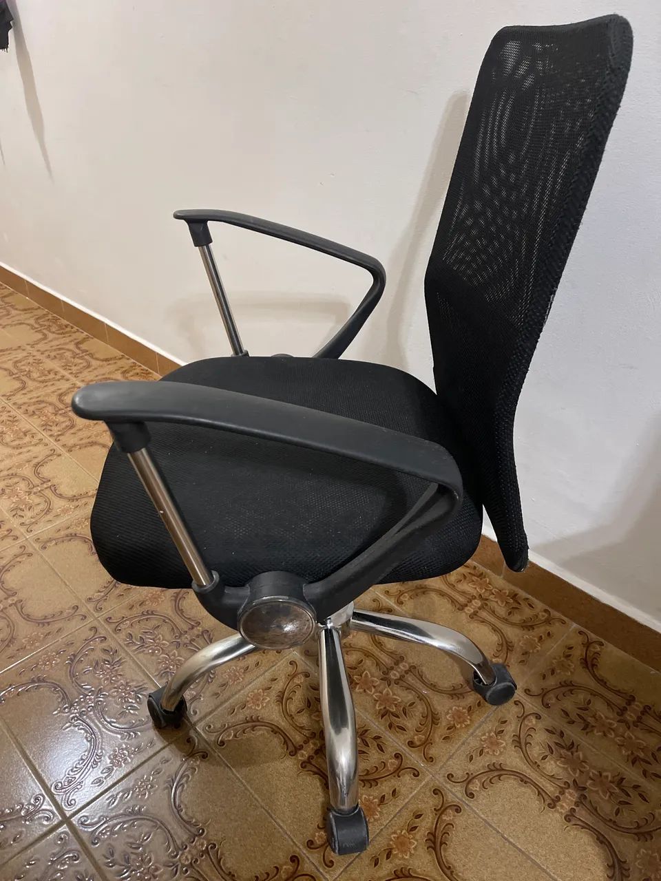 Cadeira para Escritório Preta.  - Foto 2