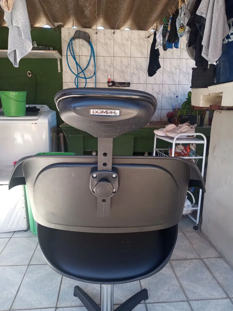 Cadeira de cabeleireiro e lavatório de cabeleireiro  - Foto 3