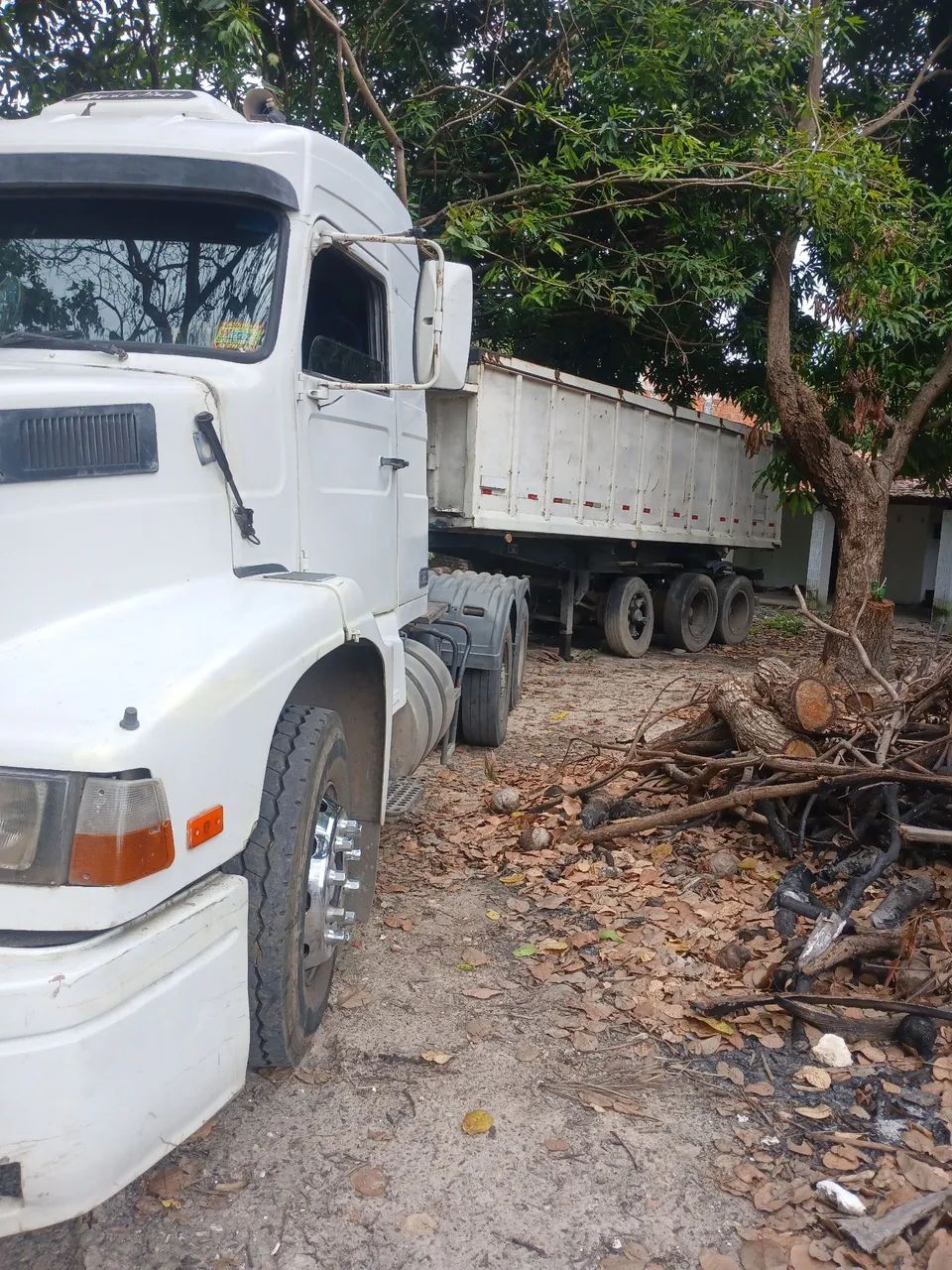 Volvo EDC NL12 360 e Caçamba 3 Eixos com Cilindro Novo - Foto 4