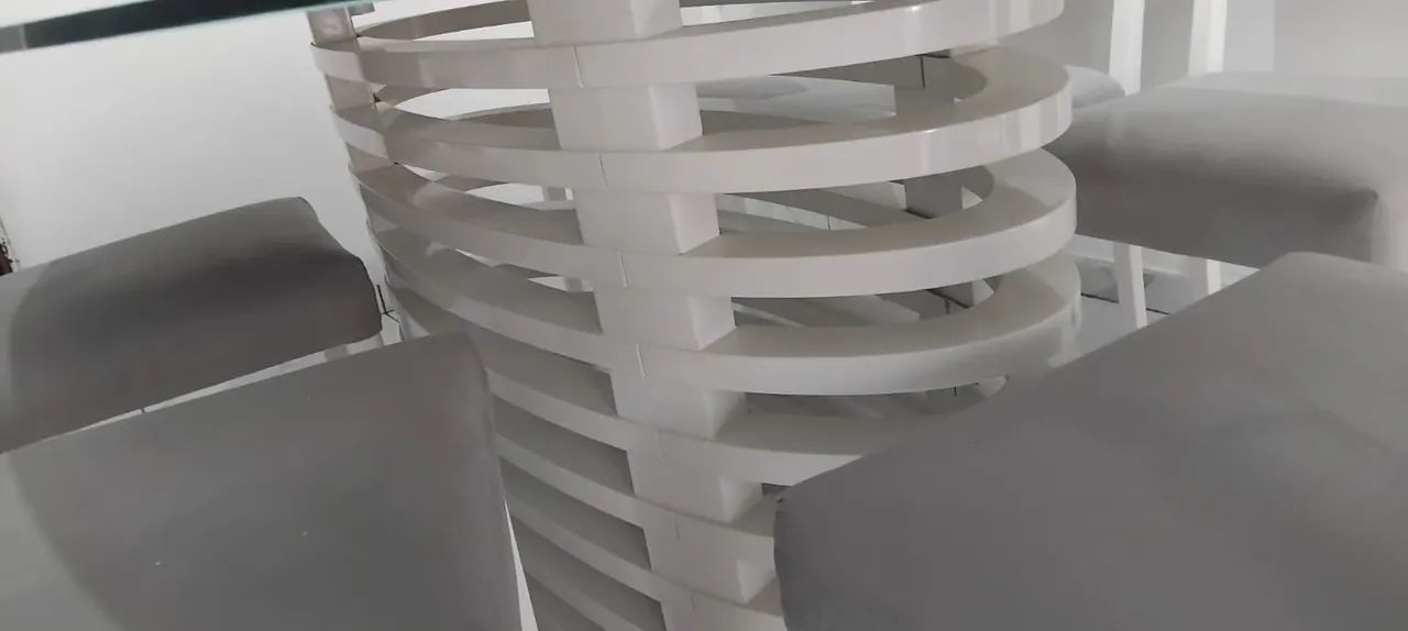Mesa trabalhada em perfeito estado  - Foto 4