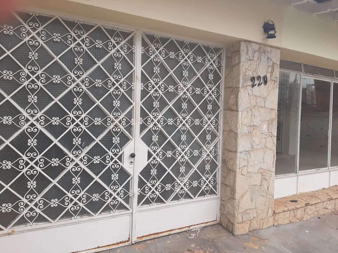 CASA COMERCIAL- ÁREA UTIL 293 - GARAGEM  P/ 3 CARROS- CAMBUÍ - Foto 2