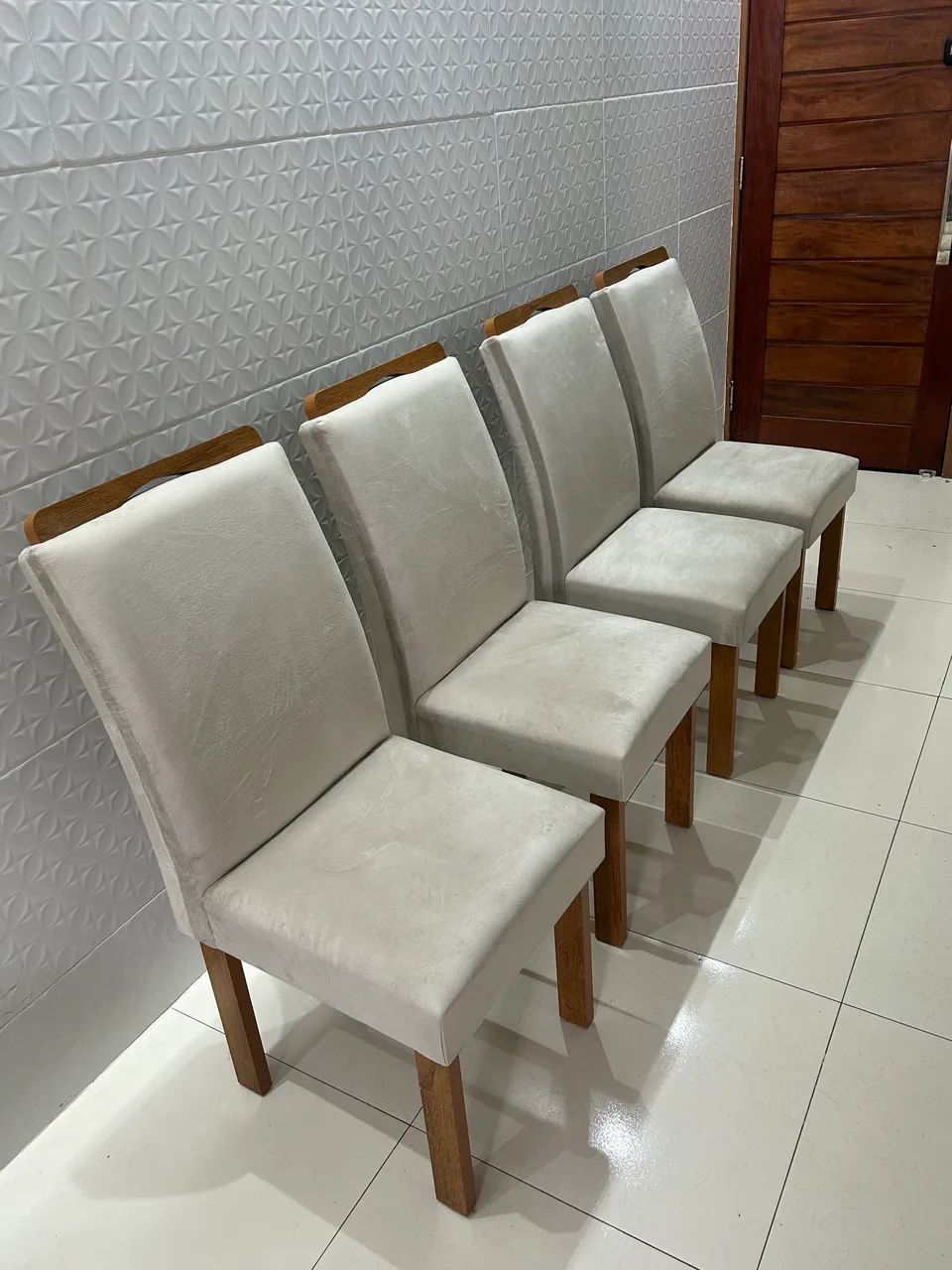 Vendo 4 cadeiras Super Novas, Conservadas! Não foi usadas  - Foto 2
