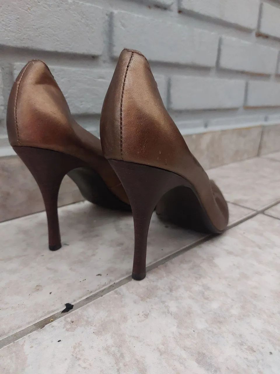 Sapato dourado tamanho 39 - Foto 3