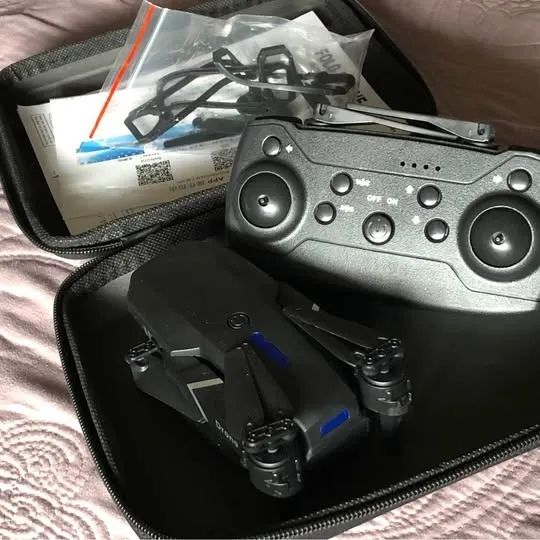 Drone E88 com controle e acessórios - Foto 4
