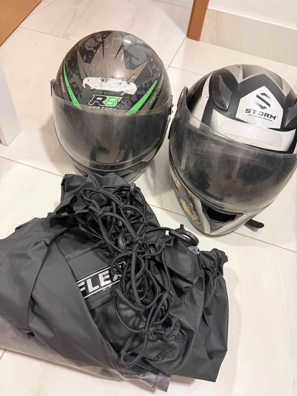 Capacete com capa de chuva - Foto 2