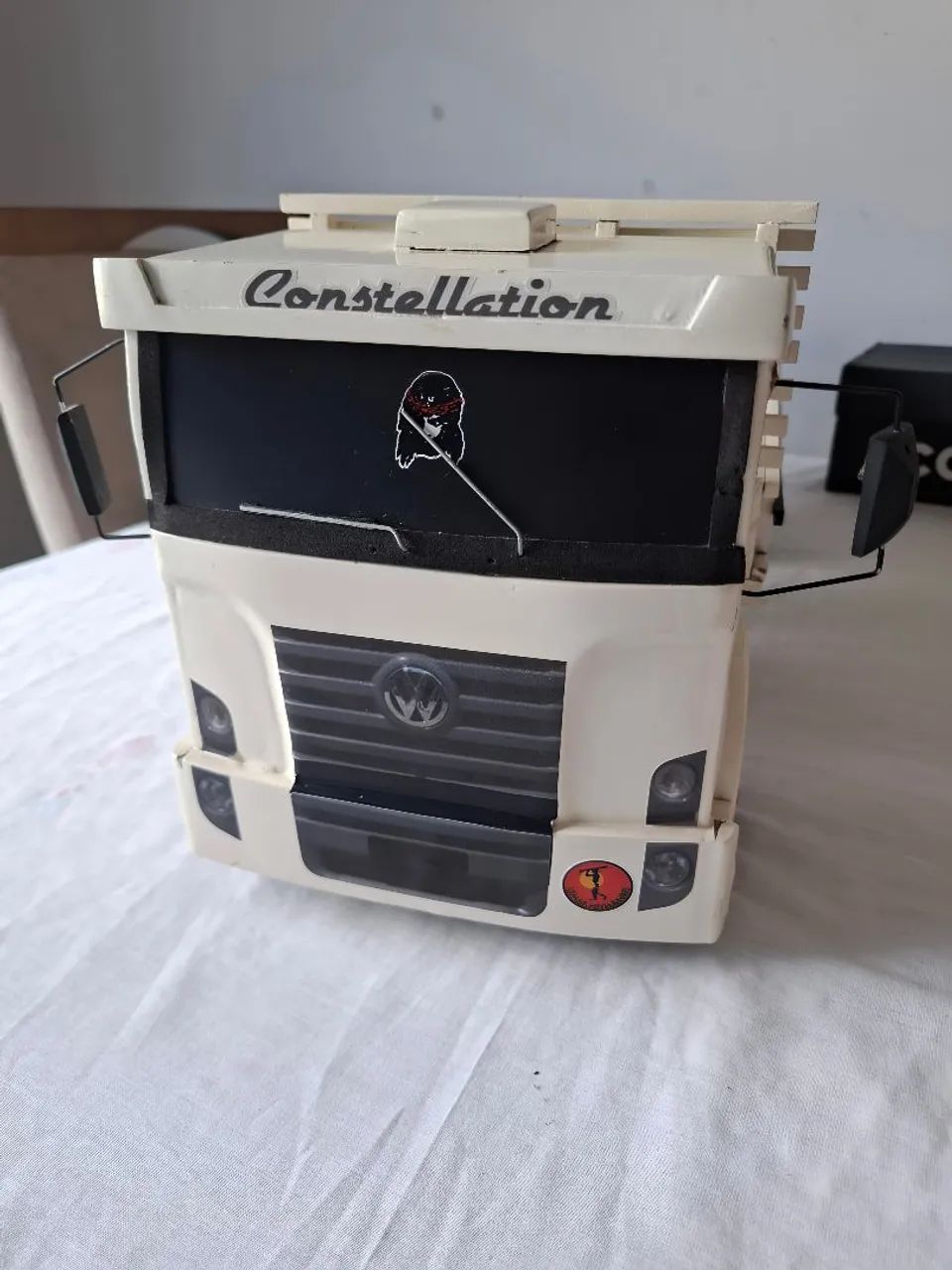 MINIATURA VOLKSWAGEN CONSTELLATION EM MADEIRA - Foto 2