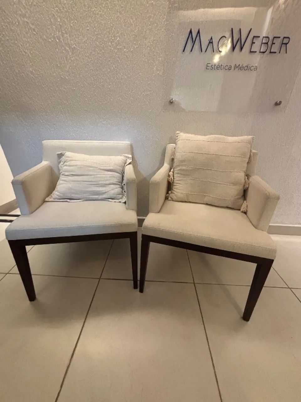 Duas Poltronas Clássicas