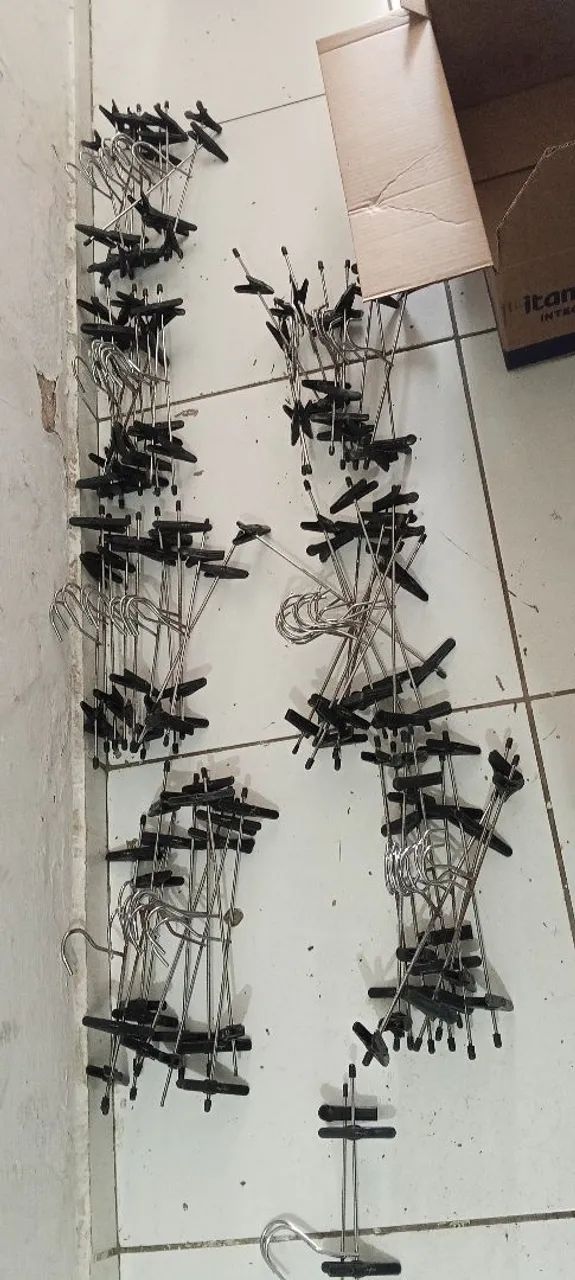 72 cabides por apenas 100 reais 