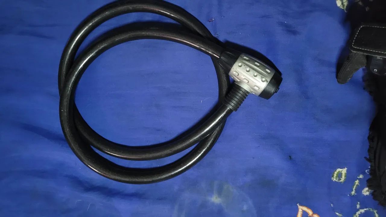 Cadeado anti-furto pouco usado