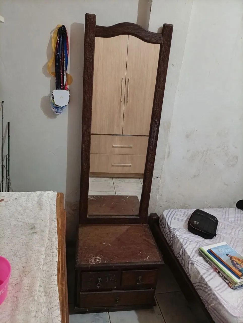 Penteadeira maciça sucupira