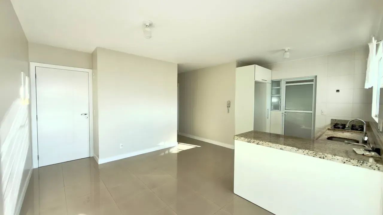Apartamento com 3 quartos, sendo 1 suíte e vista panorâmica próximo a Ponte Hercílio Luz - Foto 2