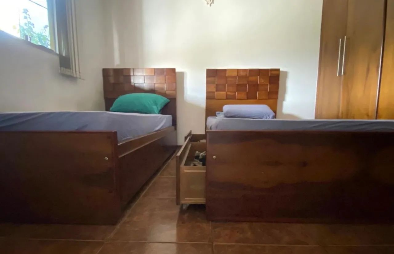 Cama de Madeira Maciça Planejadas - Excelente Estado