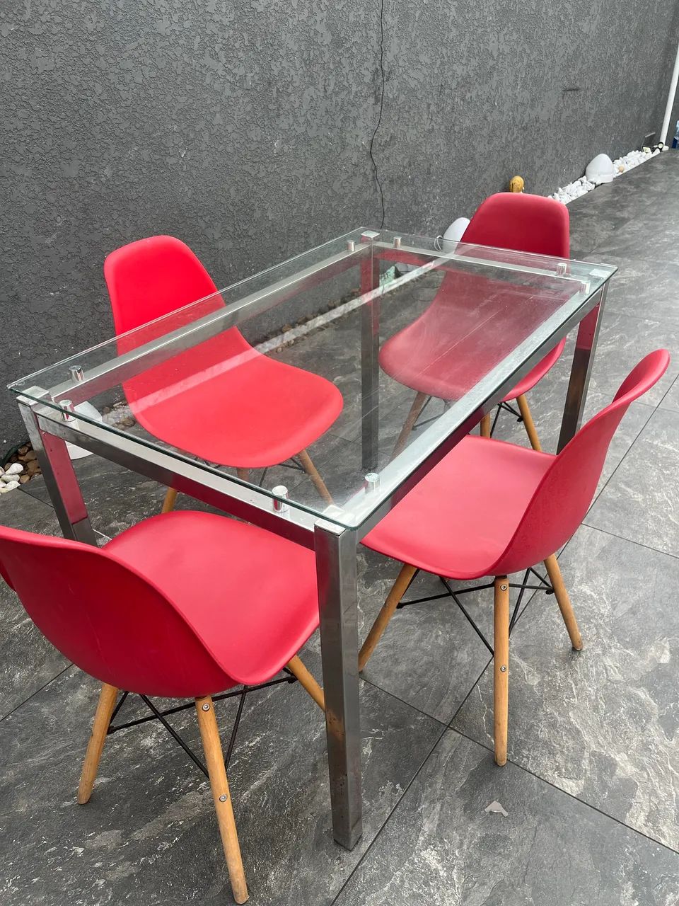 Mesa de aço inox de tampo de vidro com 4 cadeiras  - Foto 2