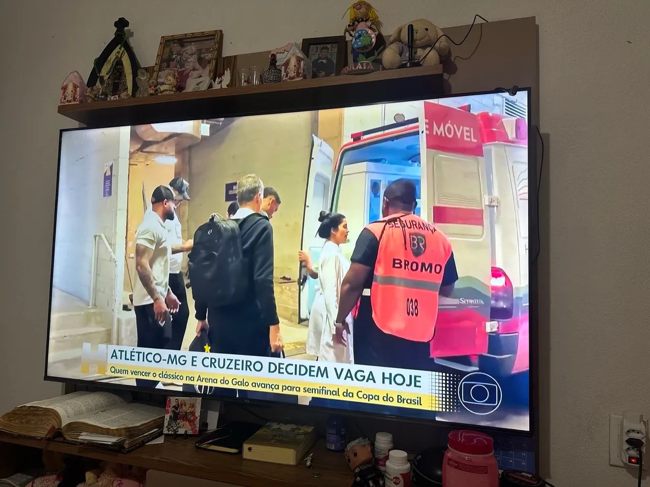 Vende-se televisão 65  - Foto 2