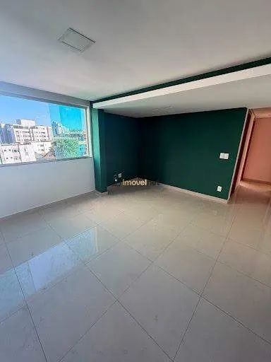 Apartamento Amplo com 3 Quartos, Suíte e Elevador