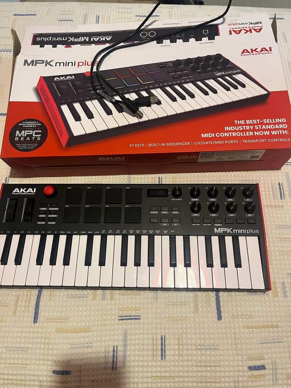Controlador Midi Akai MPK mini Plus - Instrumentos musicais