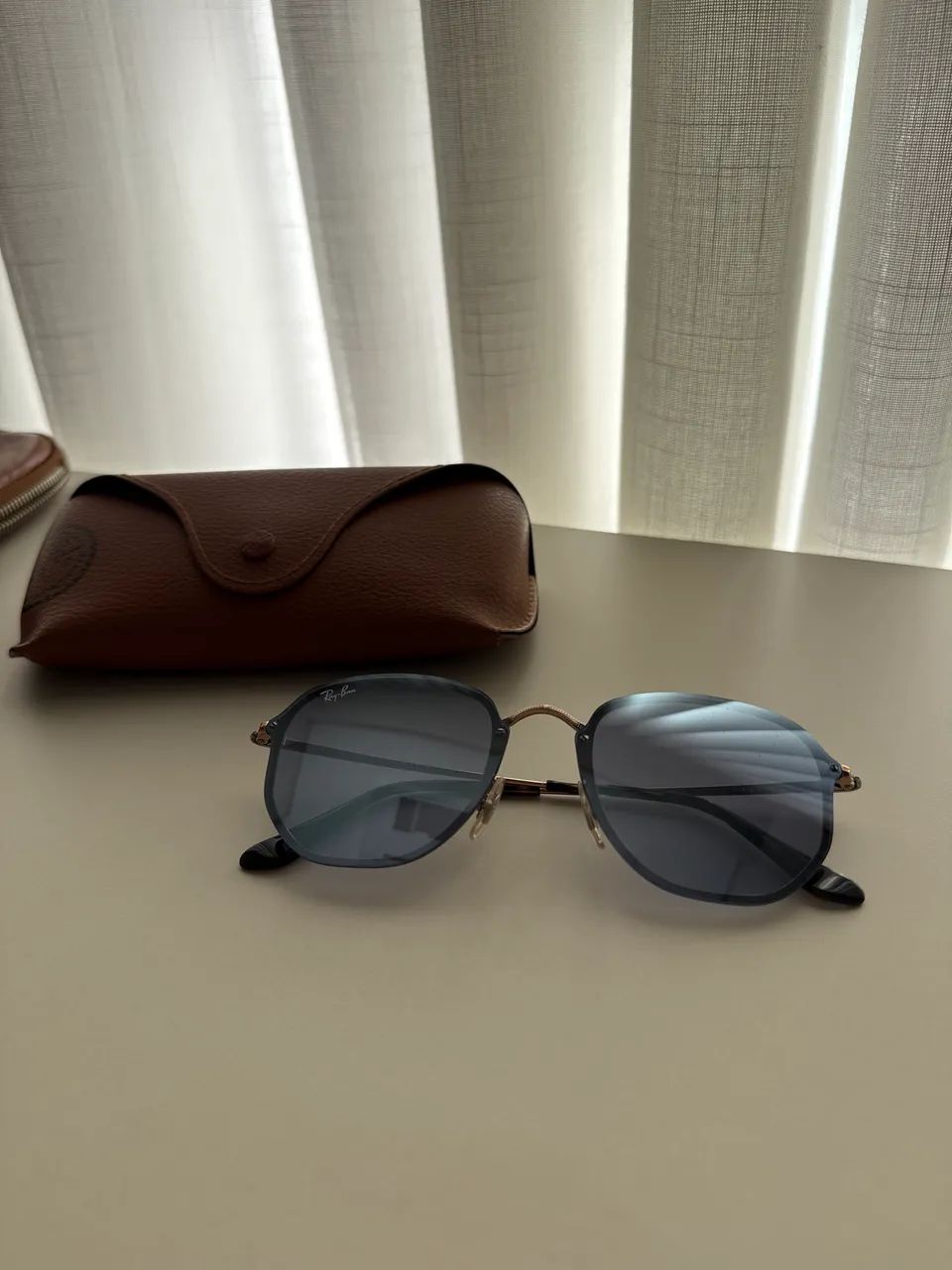 Óculos de Sol Ray-Ban Hexagonal / Geométrico Preto com Dourado - Original (Com Case)